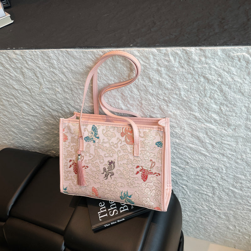 A Versatile Large-Tote Bag