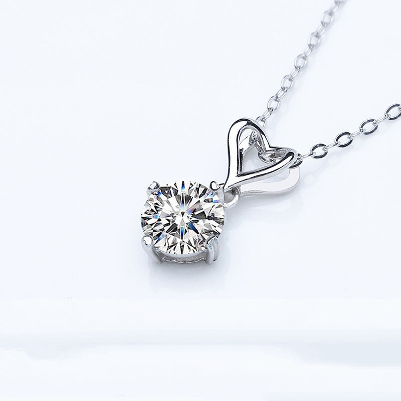 Four-claw Moissanite Love Necklace