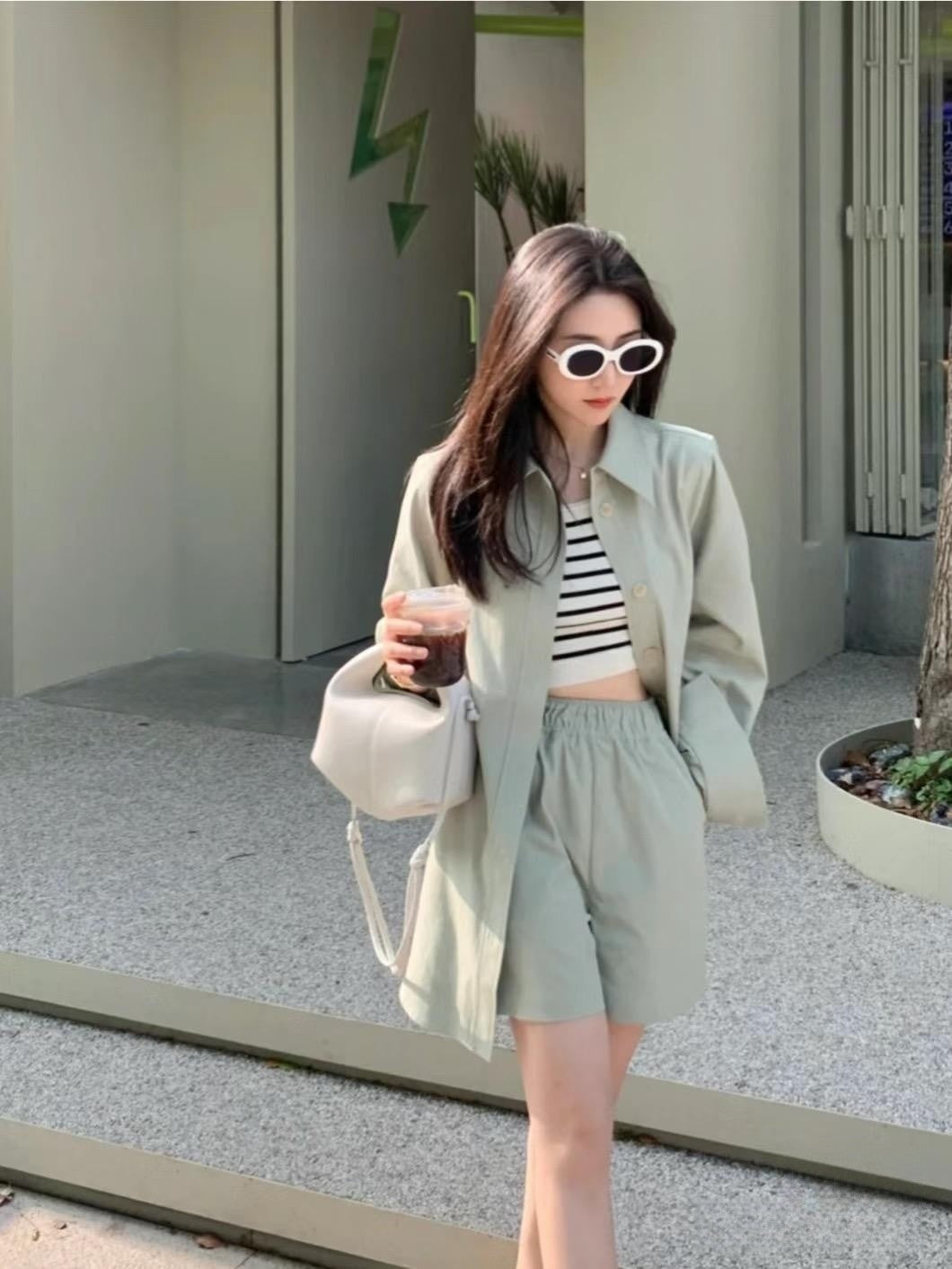 Versatile Shoulder Bag in Calf Leather