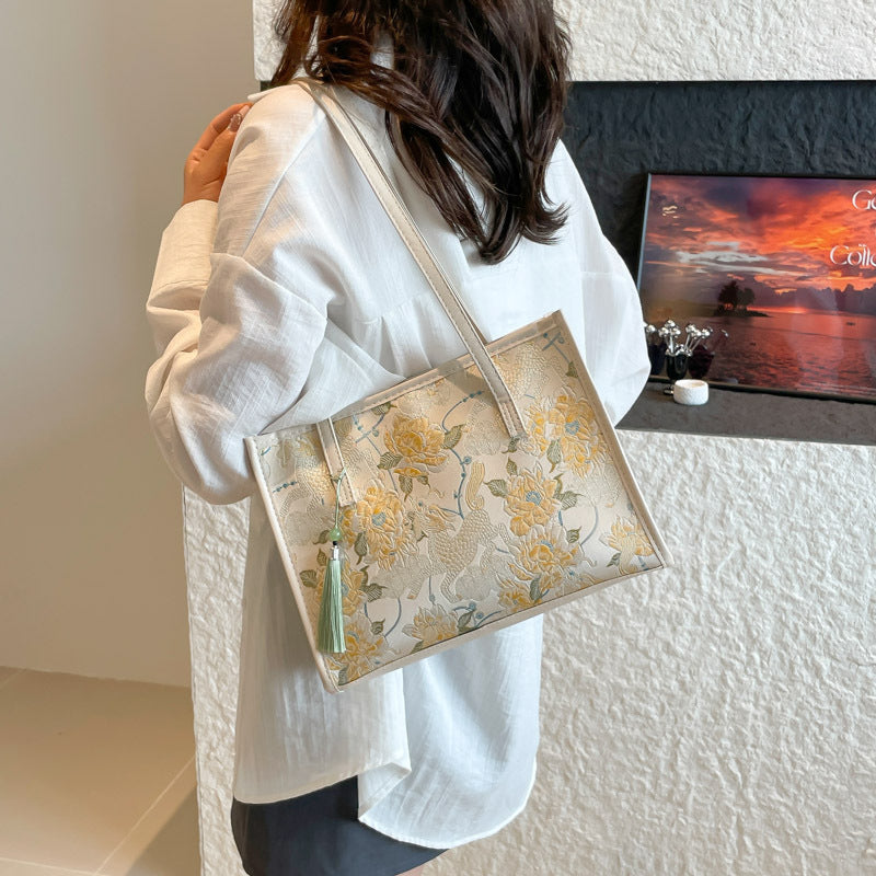 A Versatile Large-Tote Bag