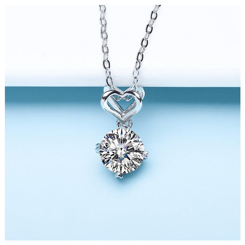 Four-claw Moissanite Love Necklace
