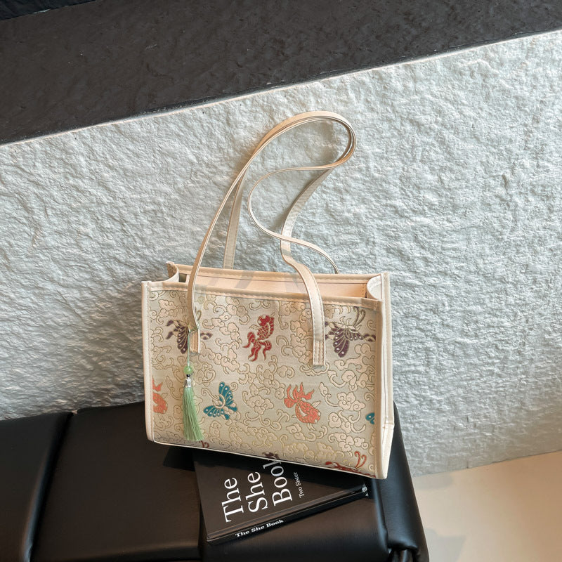 A Versatile Large-Tote Bag