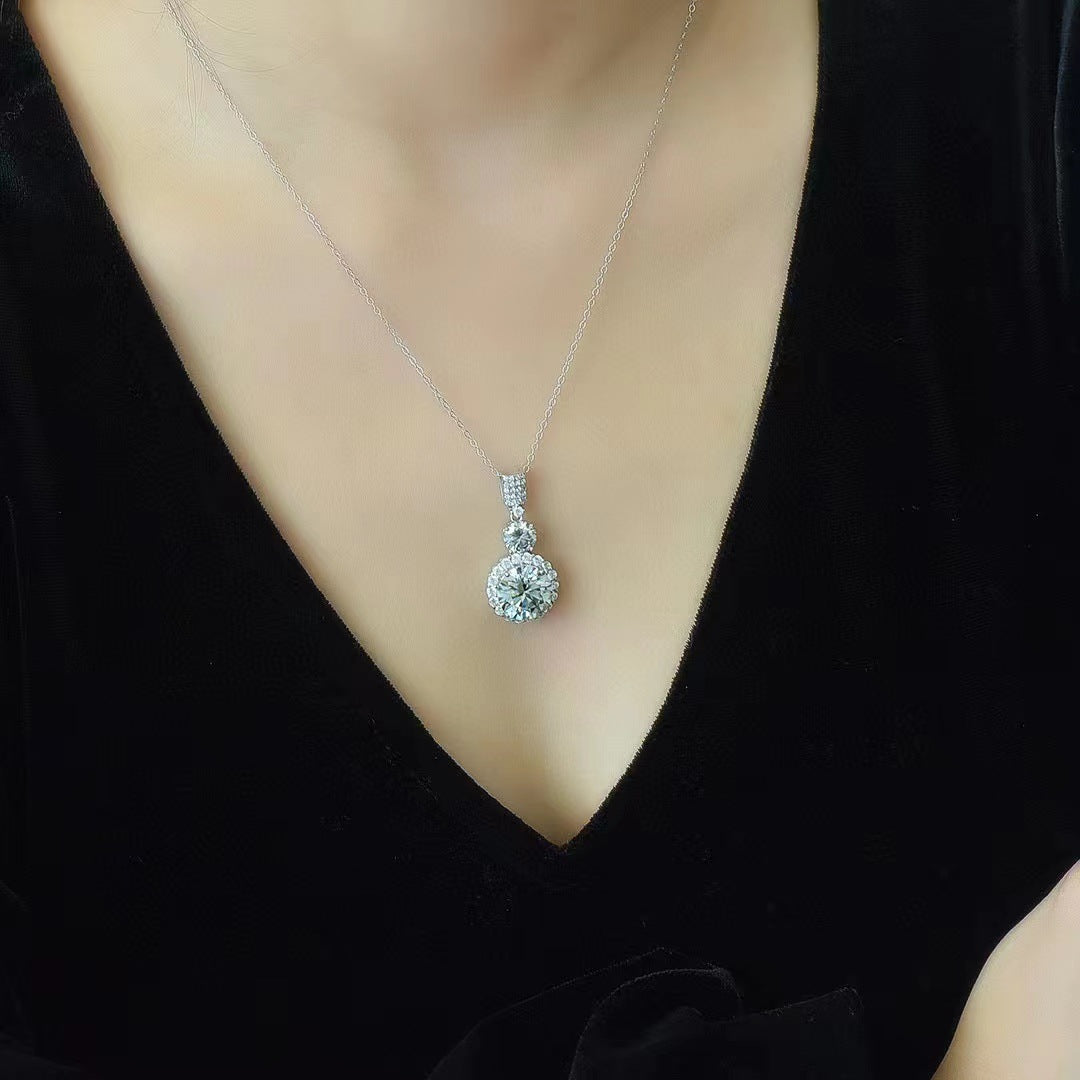 Moissanite Pendant Of Drip Type Necklace