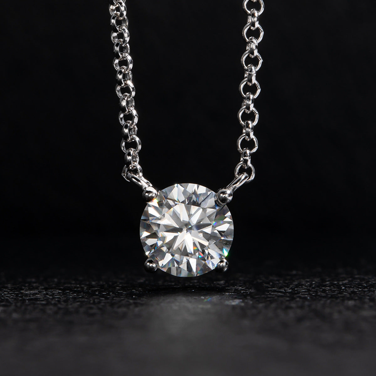 Moissanite Four-claw Round Necklace