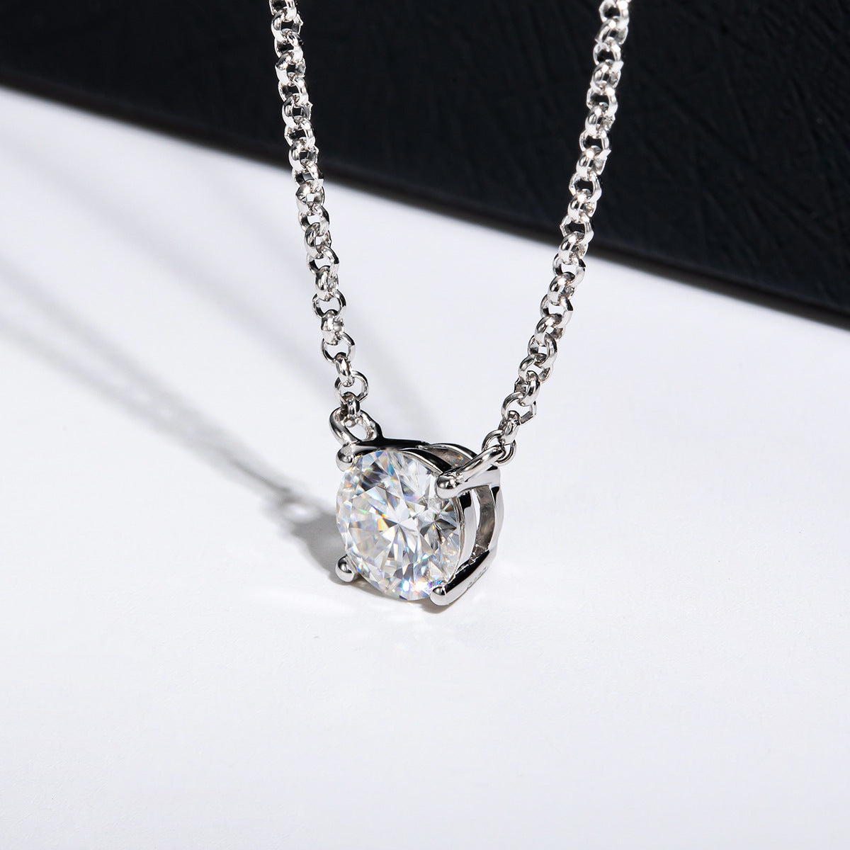 Moissanite Four-claw Round Necklace